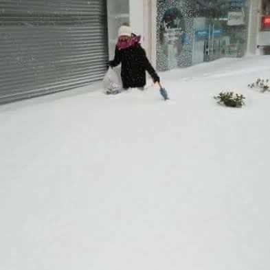Kar mutluluğu yerini trafik çilesine bıraktı! İstanbul'da etkili olan kar yağışı trafiği kilitledi! AKOM ve Meteoroloji'den peş peşe uyarı... 6
