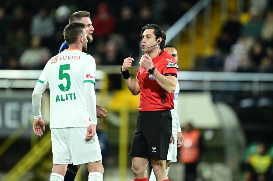 "Hakem Fenerbahçe'nin penaltısı ve Domenico Tedesco'nun kırmızı kartını veremedi!" Trio programı hakem kararları için noktayı koydu 2