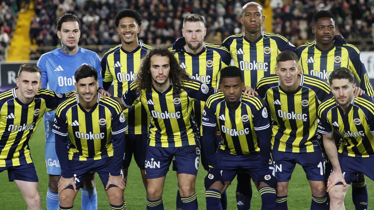 Yapay zeka Süper Lig'in şampiyonunu ve küme düşecek 3 takımı açıkladı! Bu sezon bir ilk yaşandı: Favori 18. haftada ilk kez değişti 3
