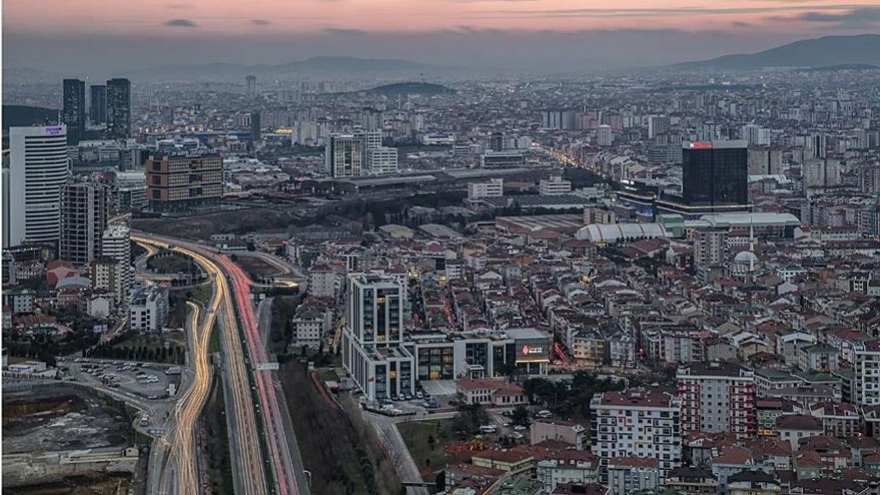 Nüfusu 1 milyonu aştı! O ilçenin nüfusu Türkiye'nin 60 ilinden daha büyük 4