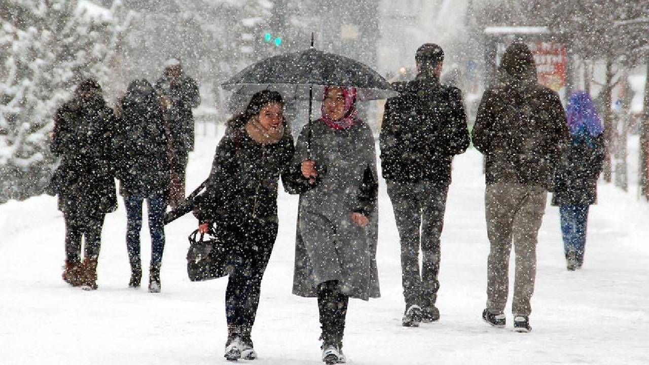 Türkiye alarmda: 23 ilde kar ve fırtına kapıda: Meteoroloji saat verdi: Bu akşam Türkiye beyaza bürünecek 4