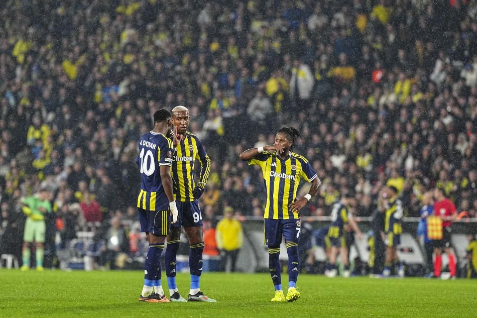 Fenerbahçe maçı İngiltere'de manşetleri süsledi! "Türkiye'deki düşmanca atmosfer..." 6