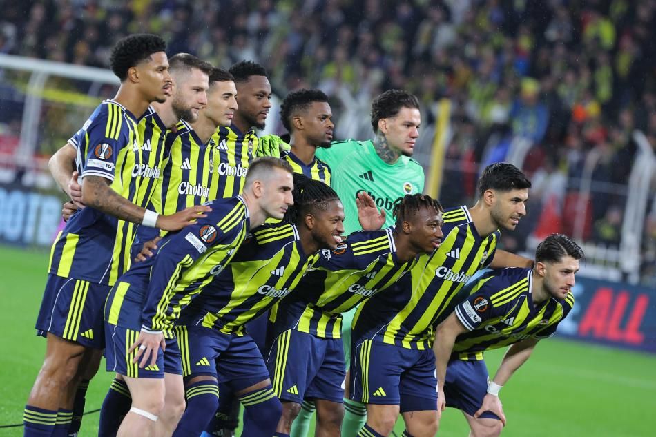 Fenerbahçe maçı İngiltere'de manşetleri süsledi! "Türkiye'deki düşmanca atmosfer..." 4