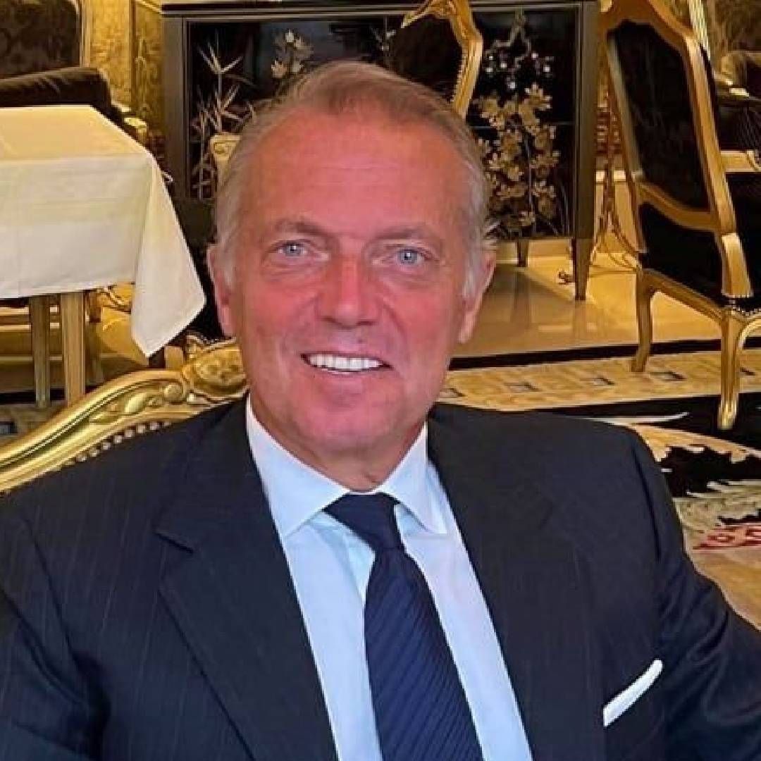 Firari Cem Uzan Galatasaray tribününde aşkı buldu: Yeni sevgilisi sosyeteden çıktı 1
