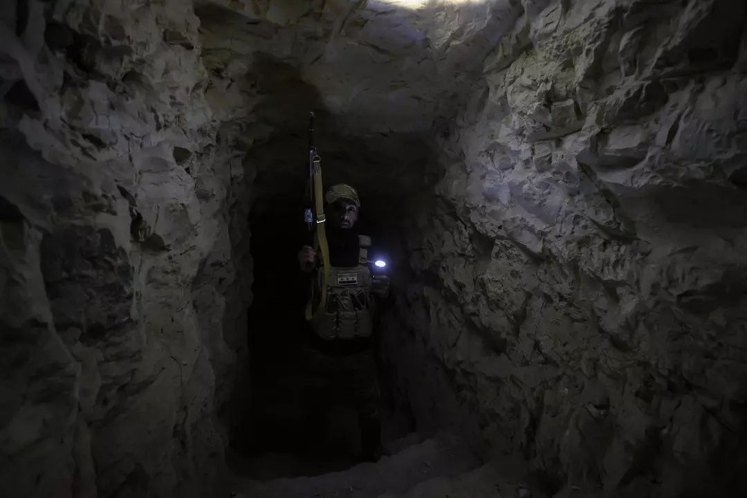 Yer üstünde sivil ev, yer altında terör üssü! YPG'nin Tünel Şebekesi deşifre oldu! İşte YPG'nin Suriye'deki tünelleri 14