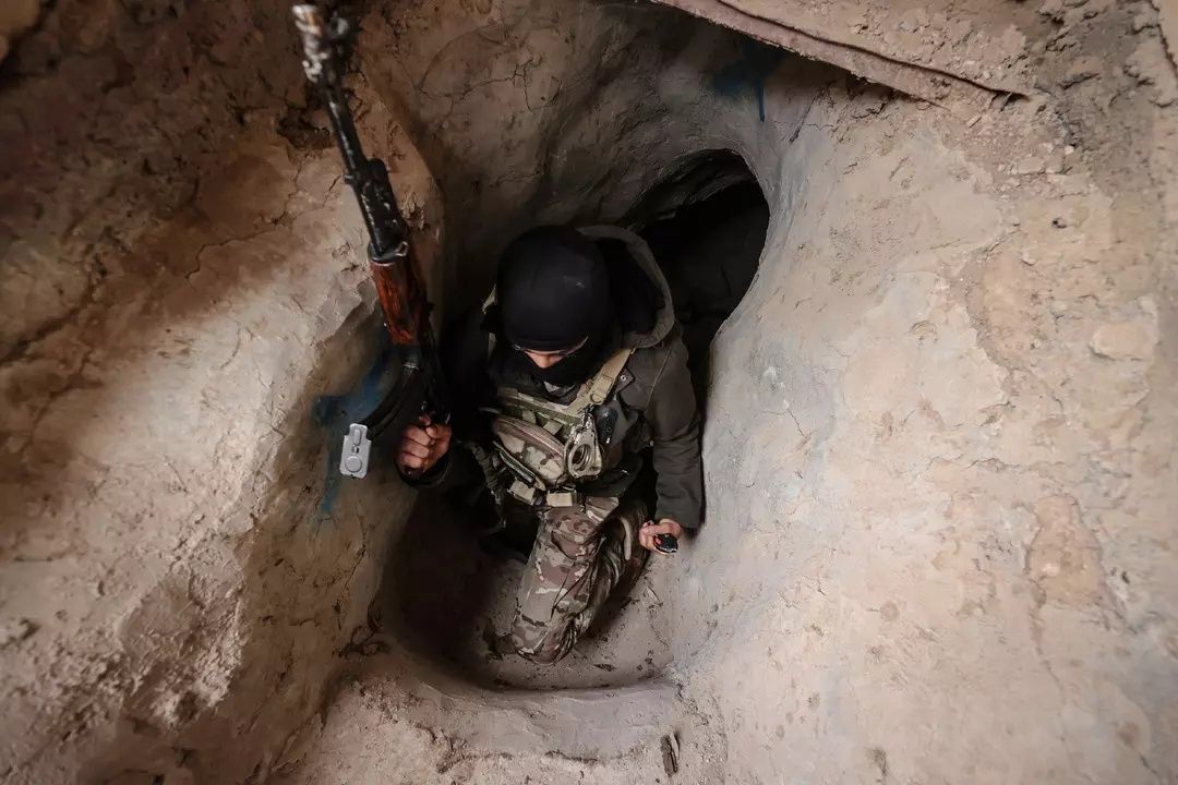 Yer üstünde sivil ev, yer altında terör üssü! YPG'nin Tünel Şebekesi deşifre oldu! İşte YPG'nin Suriye'deki tünelleri 12