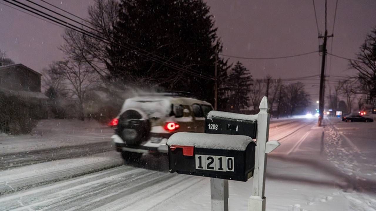 Kar fırtınası ABD'yi perişan etti! New York’ta 3 ölü, 920 binden fazla ev elektriksiz kaldı 8