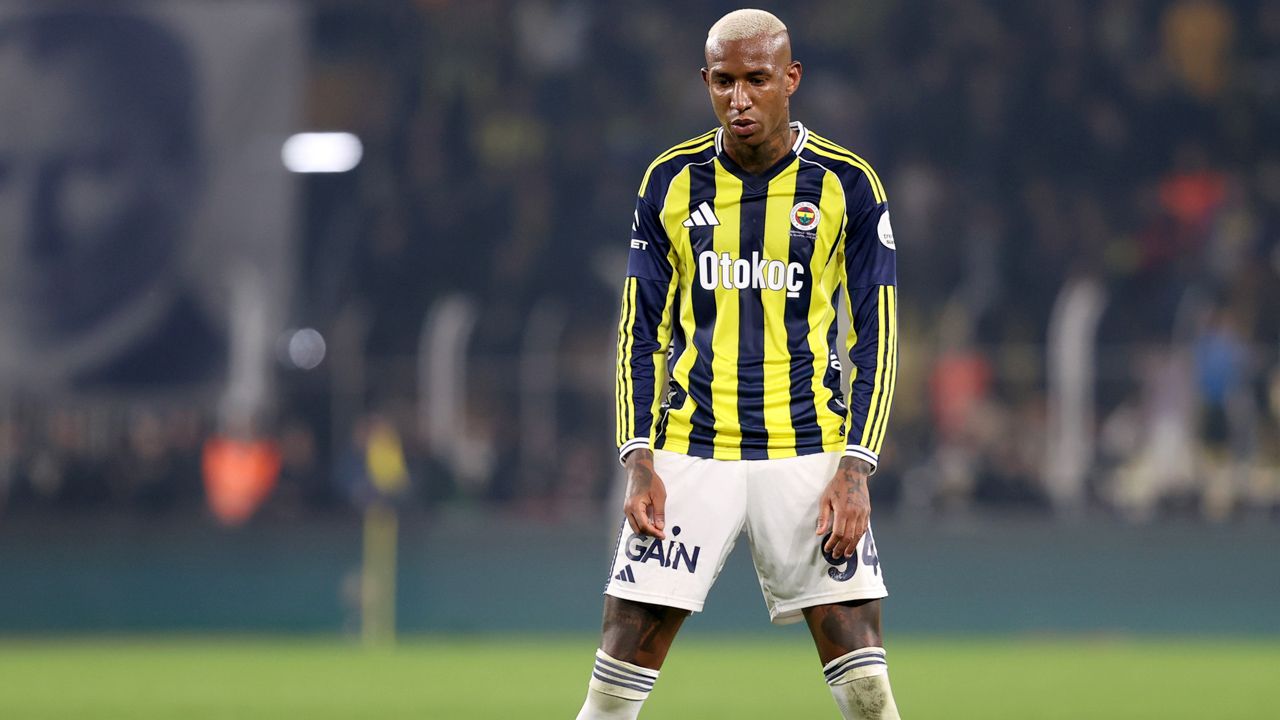 "Ey Fenerbahçe yönetimi Talisca’dan hem İcardi hem de Osimhen yaratmaya kalkıyorsun. Şapkadan tavşan çıkmaz arkadaş. Milleti yemeyin!" 4