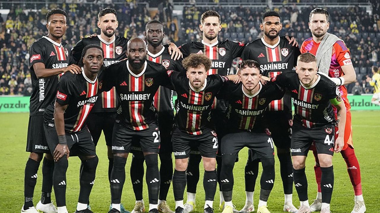Yapay zeka Süper Lig'in şampiyonunu ve küme düşecek 3 takımı açıkladı! Zirvenin sahibi %68.3 oranla belli oldu: Açılan fark her şeyi değiştirdi 16