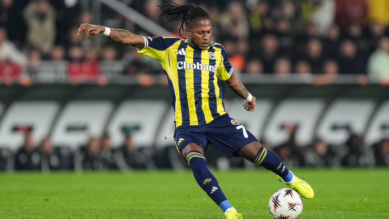 Türk futbolu Jose Mourinho'dan kurtulamıyor! Beşiktaş'tan sonra Fenerbahçe'ye de musallat oldu: Yıldız oyuncunun yeni adresi Benfica 7
