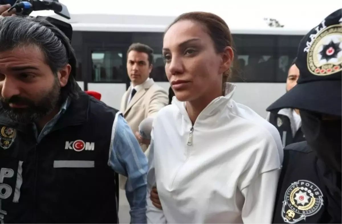 Saç örme videosu tepki çekmişti... Dilan Polat'ın kardeşi Sıla Doğu SüperHaber'e konuştu: Eski videolarım üzerinden linç kampanyası başlattılar! 10