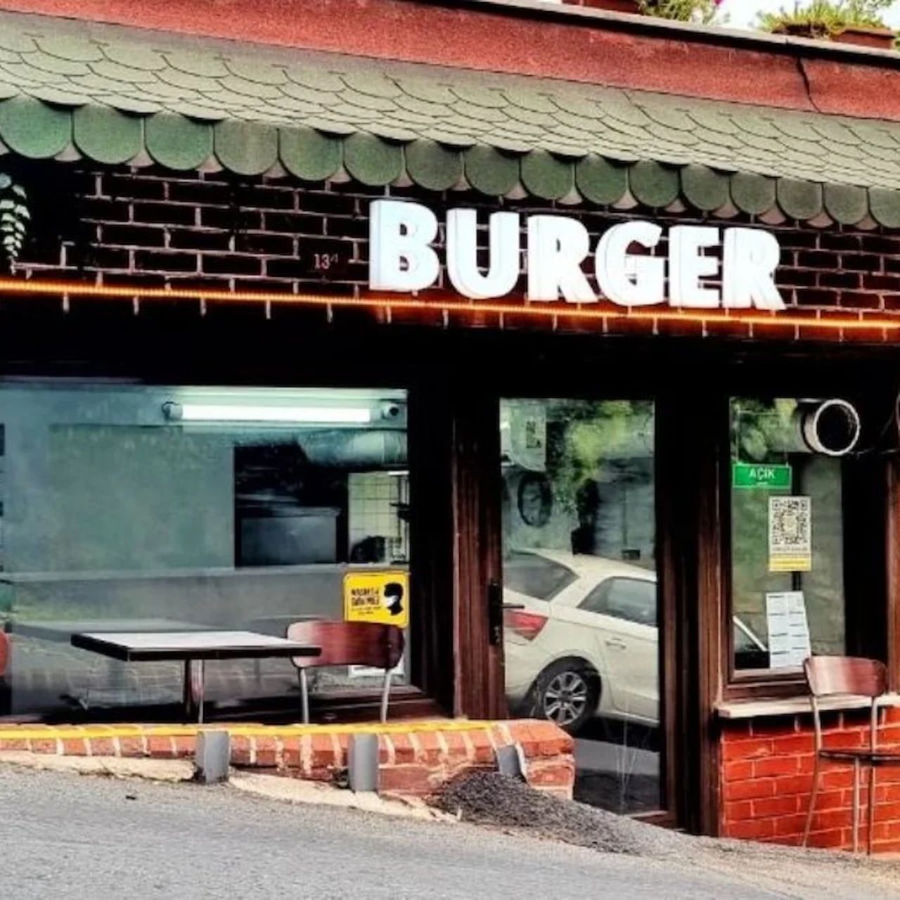 Referansı olmayan giremiyor... Ticaret Bakanlığı günde sadece 10 müşteri kabul eden ve şifreyle girilen ünlü hamburgerci Zmash Burger'e inceleme başlattı 4