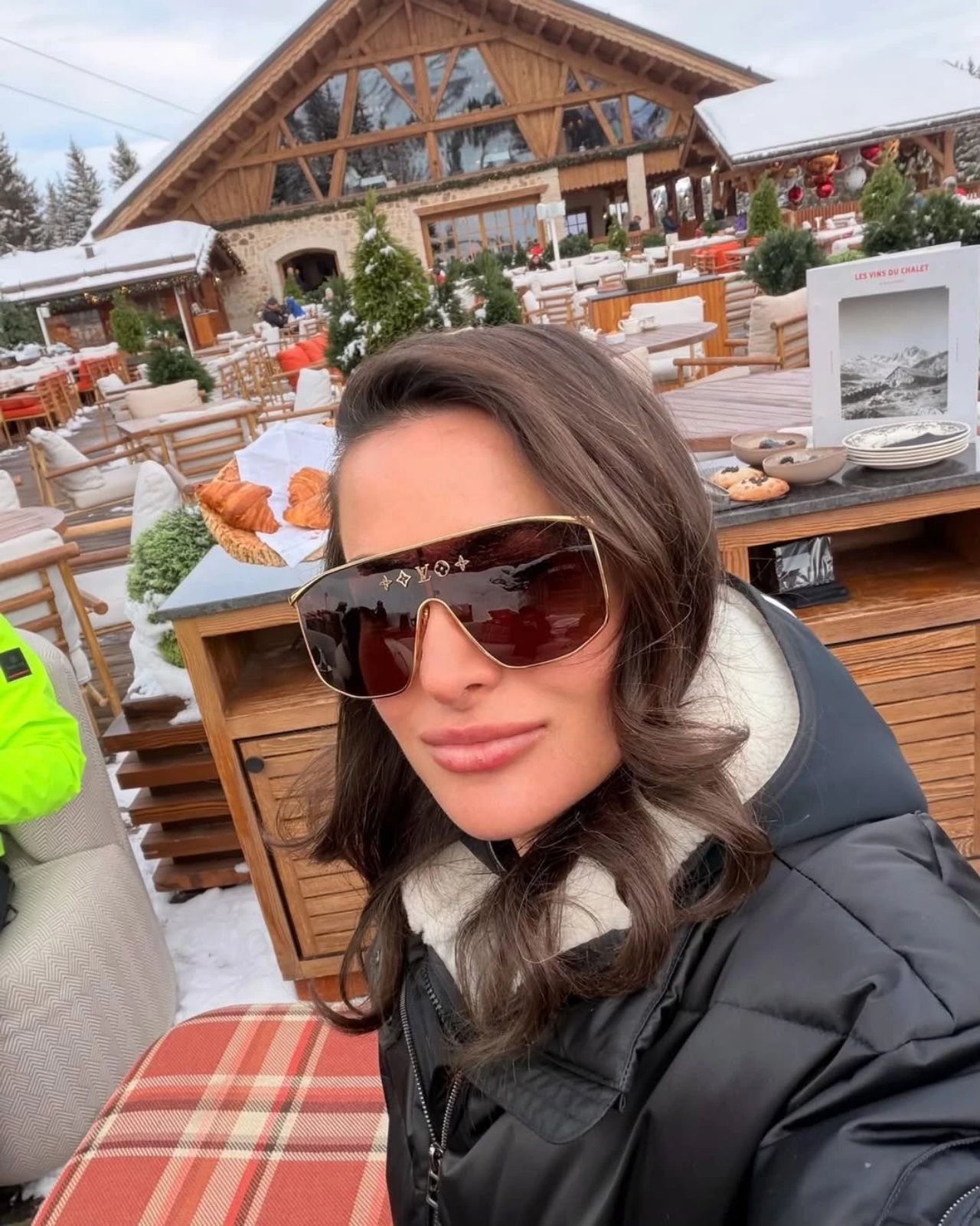 Türk sosyetenin ve patronların kayak merkeziydi! Courchevel'de lüks otel ateşlere teslim oldu 2