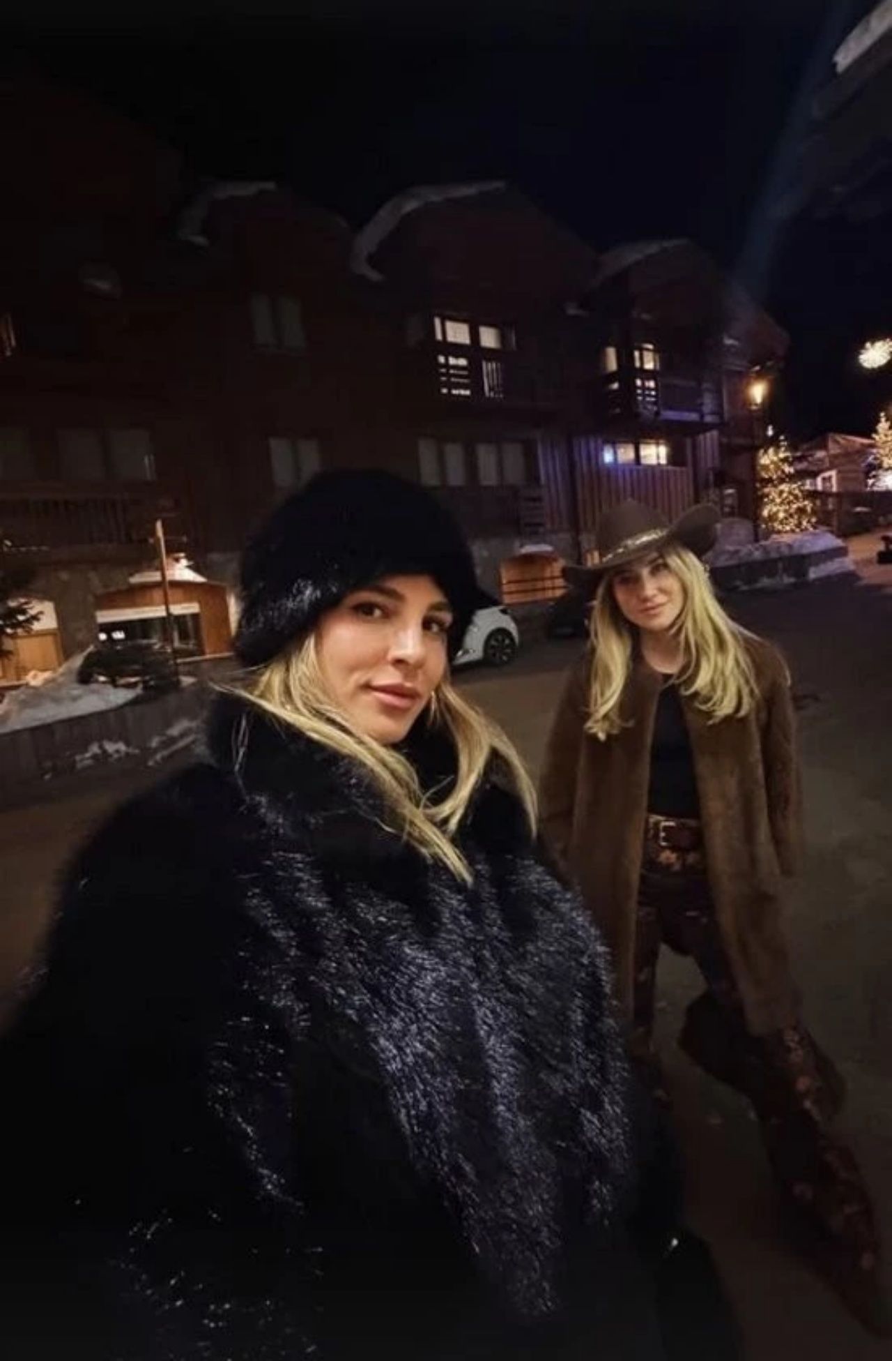 Türk sosyetenin ve patronların kayak merkeziydi! Courchevel'de lüks otel ateşlere teslim oldu 4