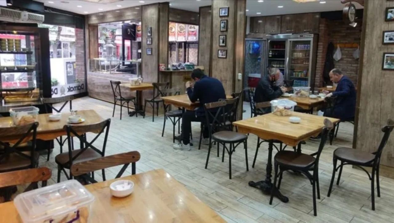 Restoran ve kafelerde sürpriz hesap dönemi bitti: Servis, masa ve kuver ücreti resmen yasaklandı 1