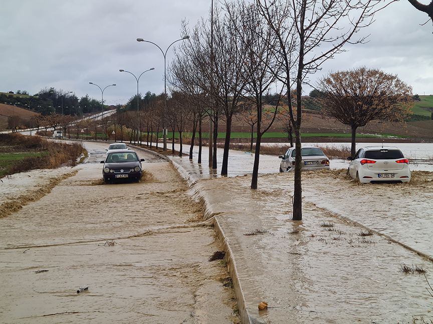 Meteoroloji uyarmıştı! Adana ve Mersin'de yağış hayatı felç etti 9