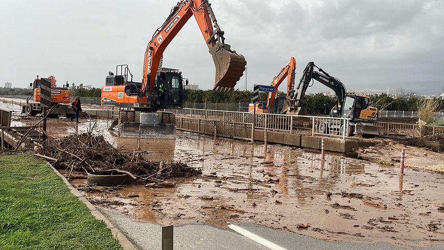 Meteoroloji uyarmıştı! Adana ve Mersin'de yağış hayatı felç etti 7