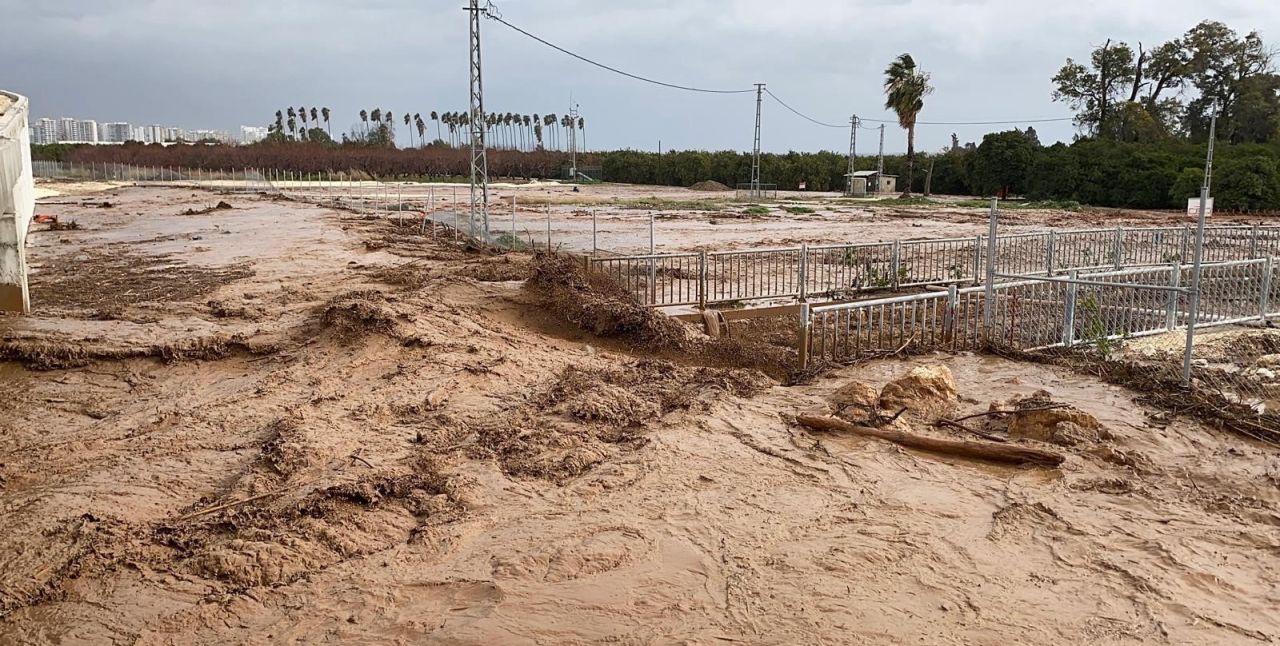 Meteoroloji uyarmıştı! Adana ve Mersin'de yağış hayatı felç etti 1