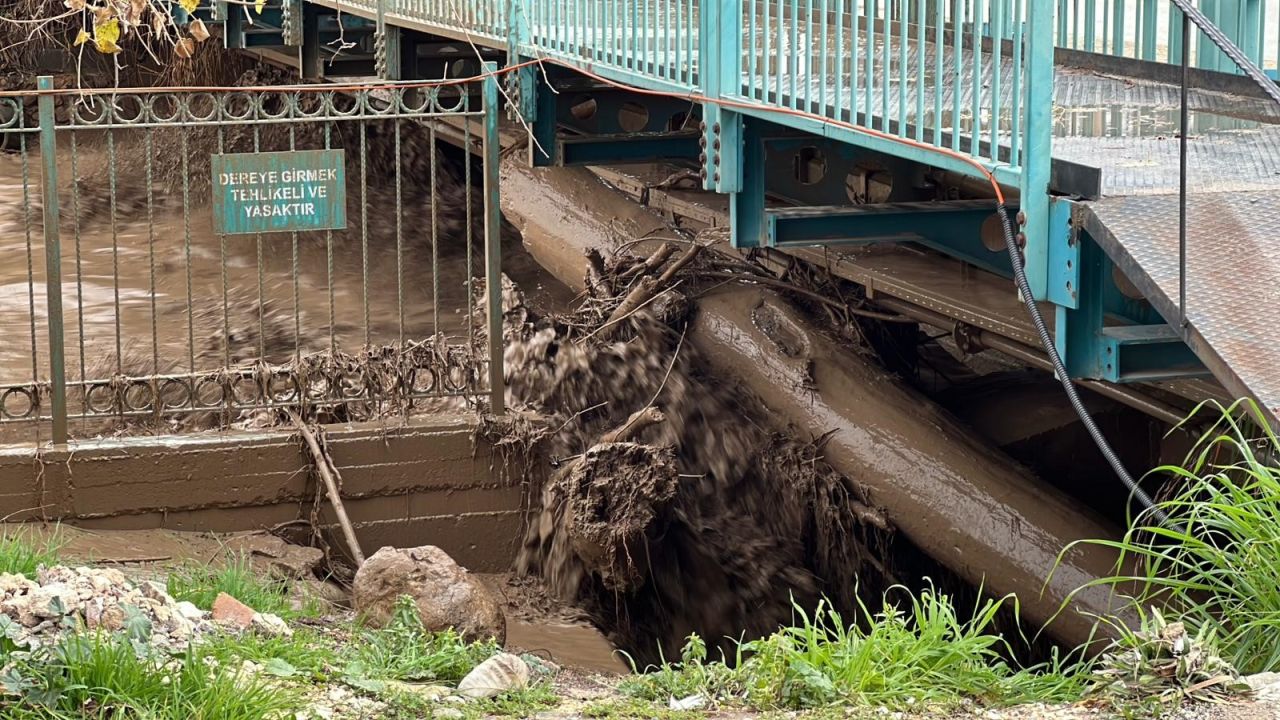 Meteoroloji uyarmıştı! Adana ve Mersin'de yağış hayatı felç etti 6