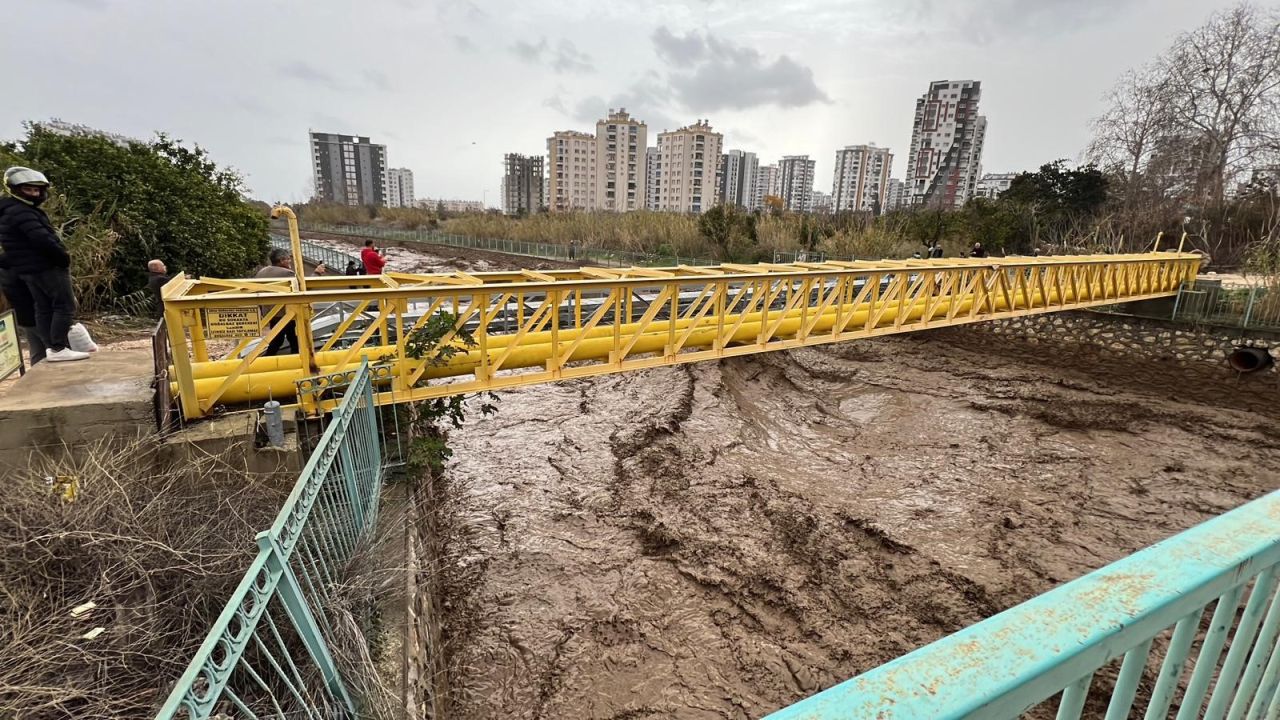 Meteoroloji uyarmıştı! Adana ve Mersin'de yağış hayatı felç etti 4