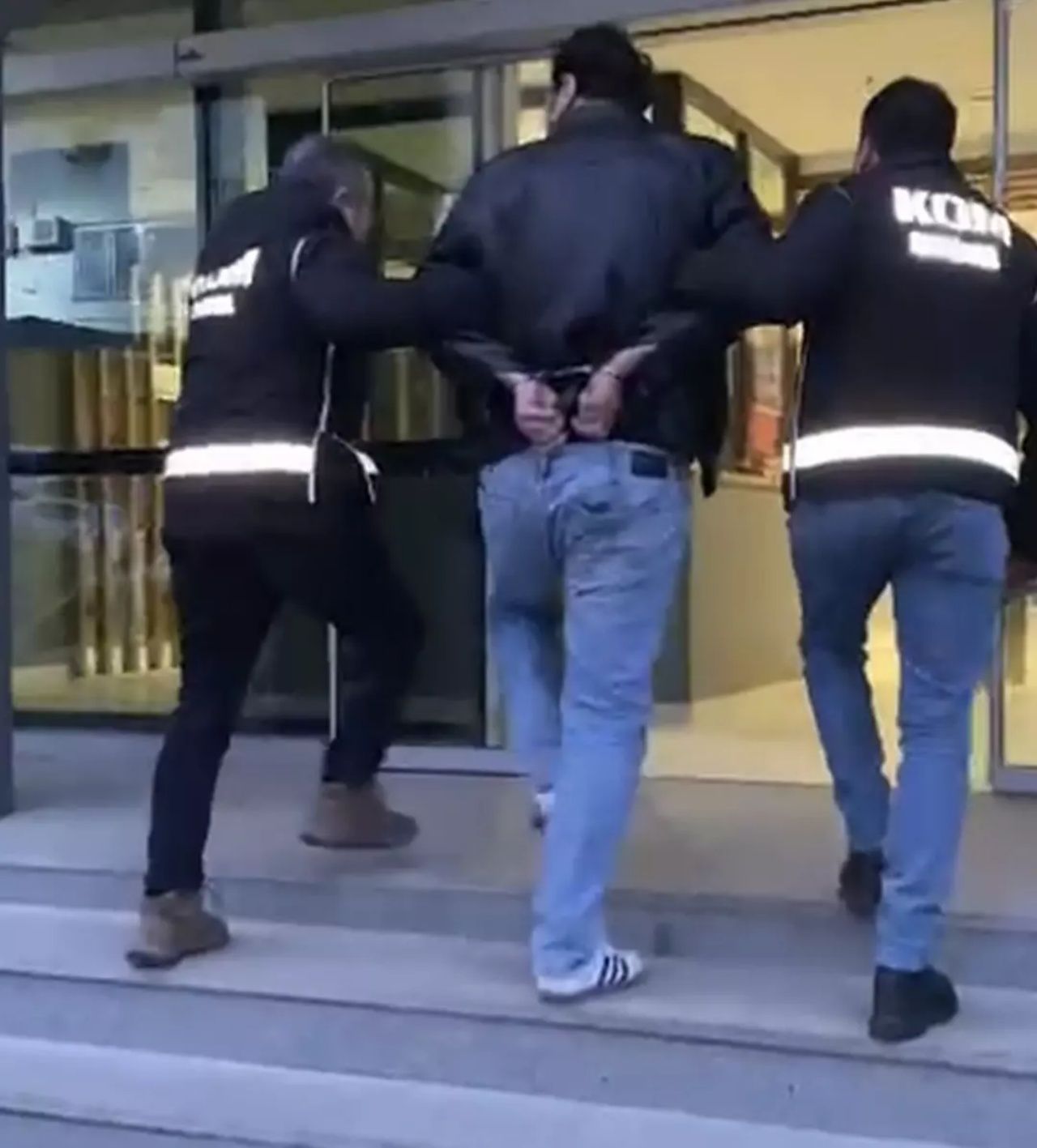 Aynı iş yerine 2 kere saldırdılar! Sarallar suç örgütüne büyük darbe! 50 gün iz, 300 saat kamera incelemesiyle 14 gözaltı 9