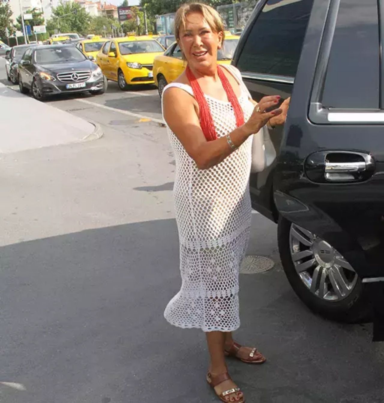 Eski eşinin borçları nedeniyle oteli satmıştı...Ahu Aysal Kerimoğlu'ndan 3,5 milyarlık itiraf 3