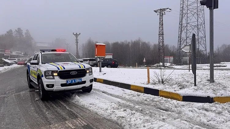 Dönemin ilk gününde kar tatili şoku! Valilikler peş peşe duyurdu: İşte okulların tatil edildiği iller... 9