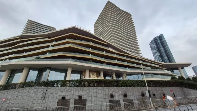 Raffles Otel'deki 2605 numaralı odanın sırrı! Fuhuş pazarlığına ve uyuşturucu partisine 'tenis' kılıfı! İBB dosyasındaki Mama Gönül konuştu: Murat Ongun'a tenis öğretiyordum! 8