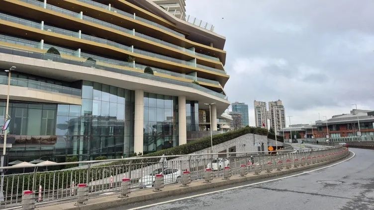 Raffles Otel'deki 2605 numaralı odanın sırrı! Fuhuş pazarlığına ve uyuşturucu partisine 'tenis' kılıfı! İBB dosyasındaki Mama Gönül konuştu: Murat Ongun'a tenis öğretiyordum! 2