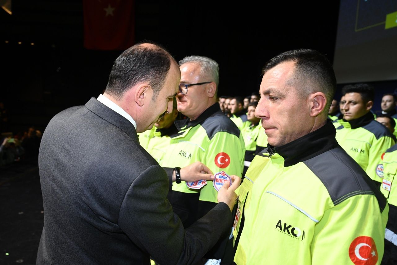 Konya Büyükşehir Belediyesi, Türkiye'de bir ilke imza attı! Hafif, orta ve ağır seviye kentsel arama kurtarma akreditasyonunun üçünü birden alan ilk yerel yönetim oldu! 6