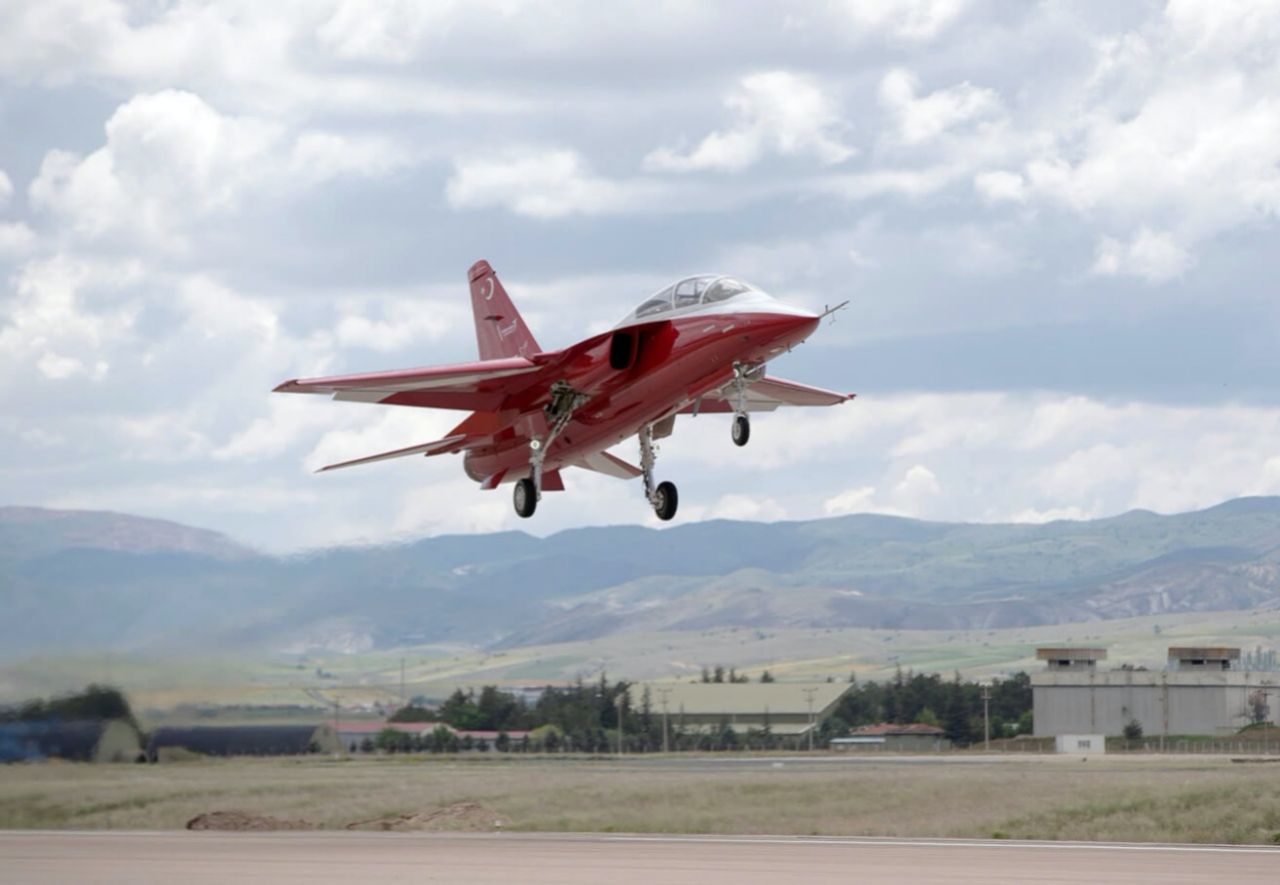 F-5'lerin yerini alacak! HÜRJET İspanyol havacılık dergisinin kapağında! 4