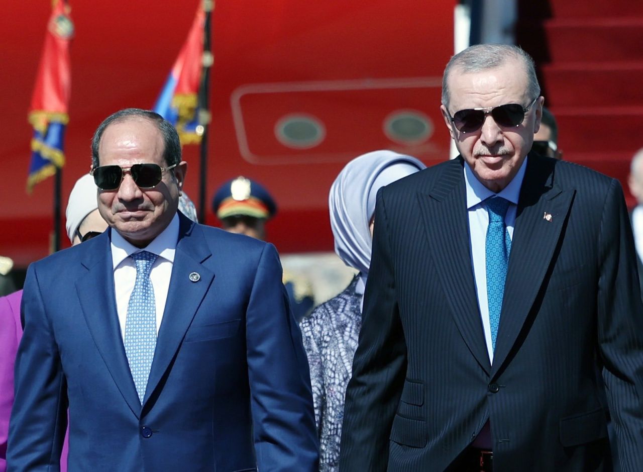 Kahire'de tarihi zirve! Cumhurbaşkanı Erdoğan ve Sisi bir arada! Masada Gazze, Suriye ve 15 milyar dolarlık hedef var! 3
