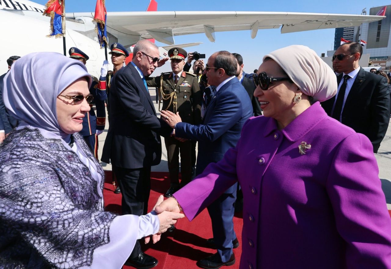 Kahire'de tarihi zirve! Cumhurbaşkanı Erdoğan ve Sisi bir arada! Masada Gazze, Suriye ve 15 milyar dolarlık hedef var! 1
