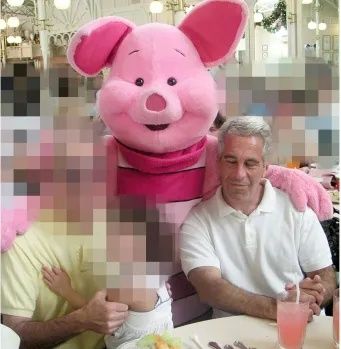 Epstein belgelerinde sarayda cinsel ilişki skandalı! Prens Andrew dansçı kızı üçlü ilişkiye zorladı! 3
