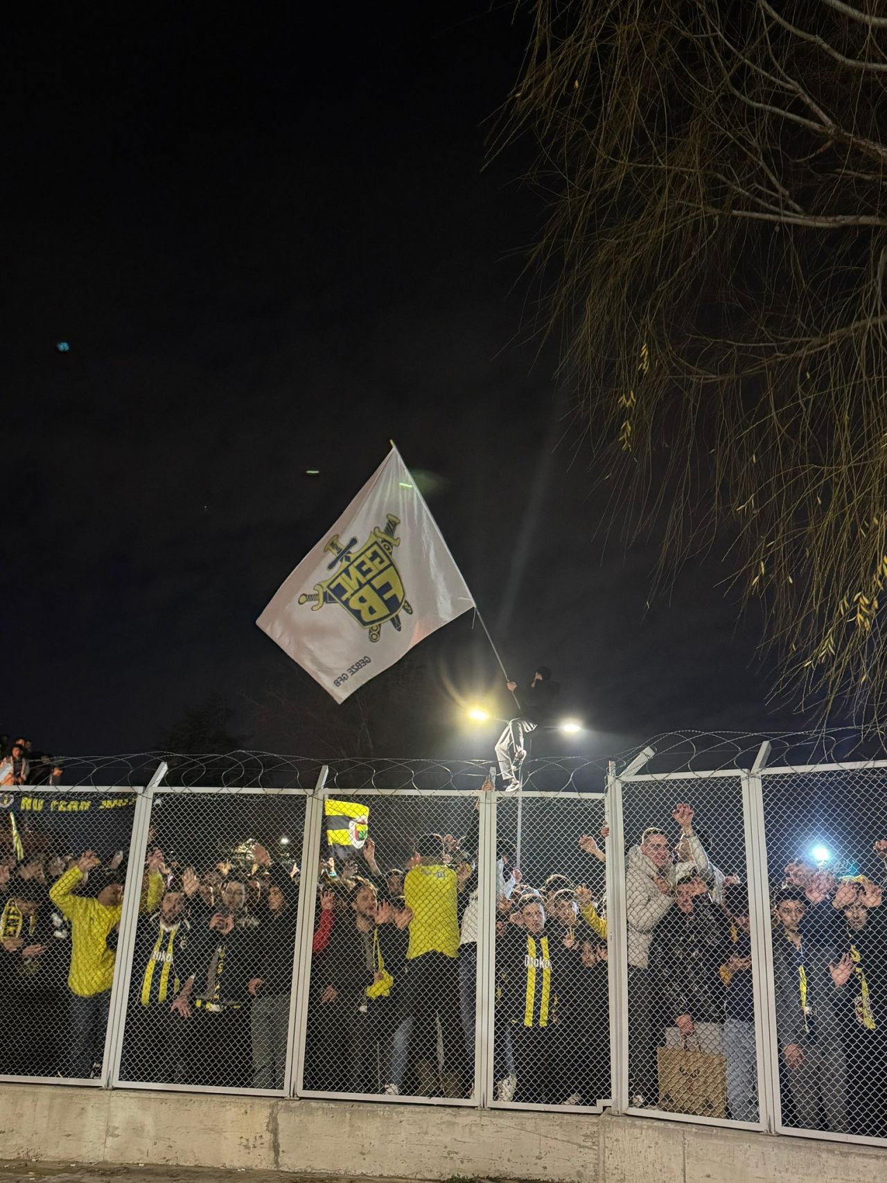 İstanbul'a gelen Kante'yi yüzlerce taraftar karşıladı 1