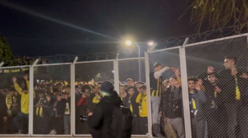 İstanbul'a gelen Kante'yi yüzlerce taraftar karşıladı 3