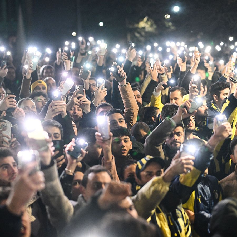 İstanbul'a gelen Kante'yi yüzlerce taraftar karşıladı 13