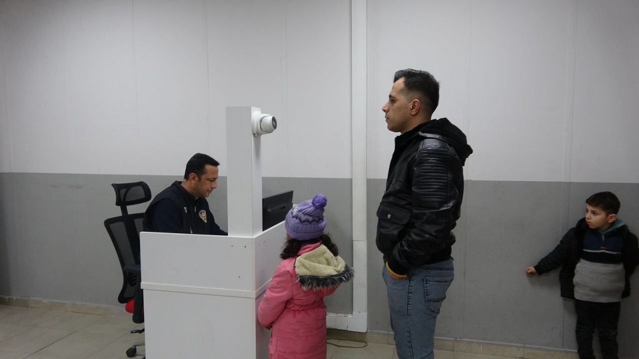 Sınırda hareketli saatler: Terörden temizlenen Suriye’nin o kentlerine dönüş yoğunluğu 4