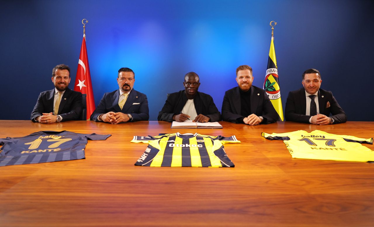 N'Golo Kante resmen Fenerbahçe'de: İrfan Can Kahveci’nin formasını giyecek 1