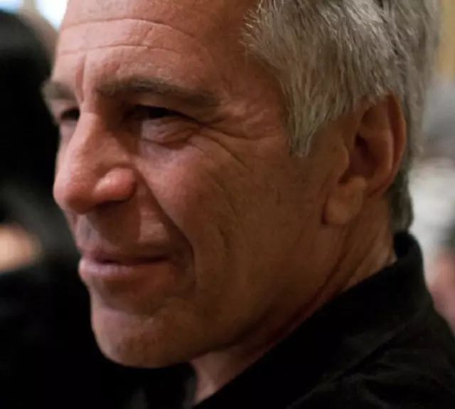 Jeffrey Epstein aslında yaşıyor mu? Gizemli kare dünyayı sarstı... 3