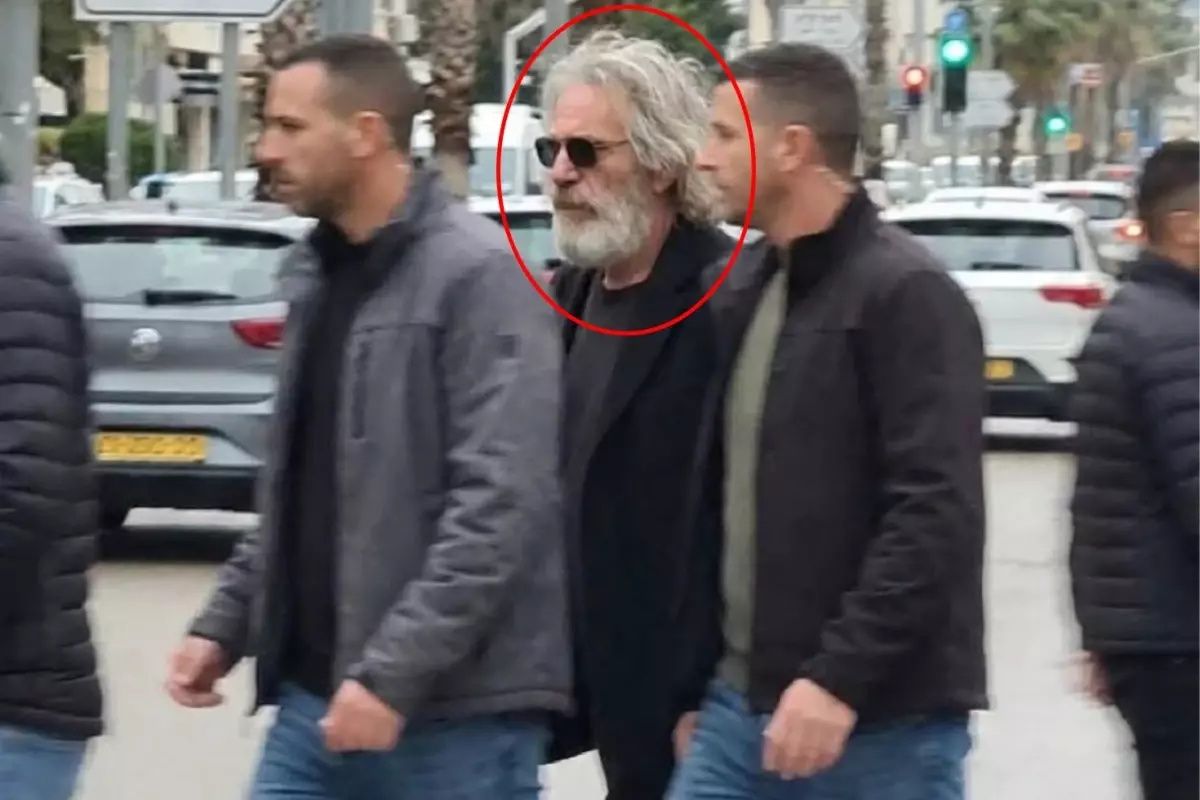 Jeffrey Epstein aslında yaşıyor mu? Gizemli kare dünyayı sarstı... 1