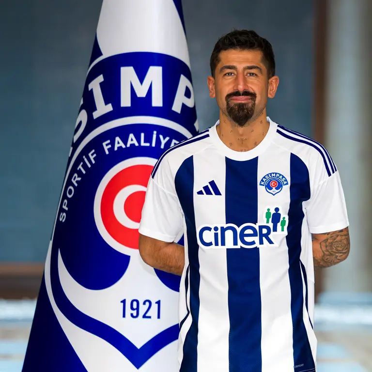 Süper Lig takımlarının yaptığı bütün transferler 42