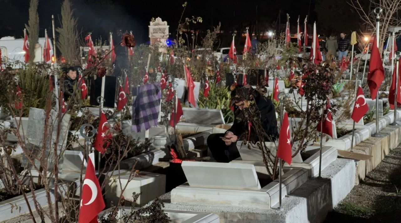 6 Şubat depreminin 3'üncü yılı: Mezarlıkta gözyaşları sel oldu.. 8