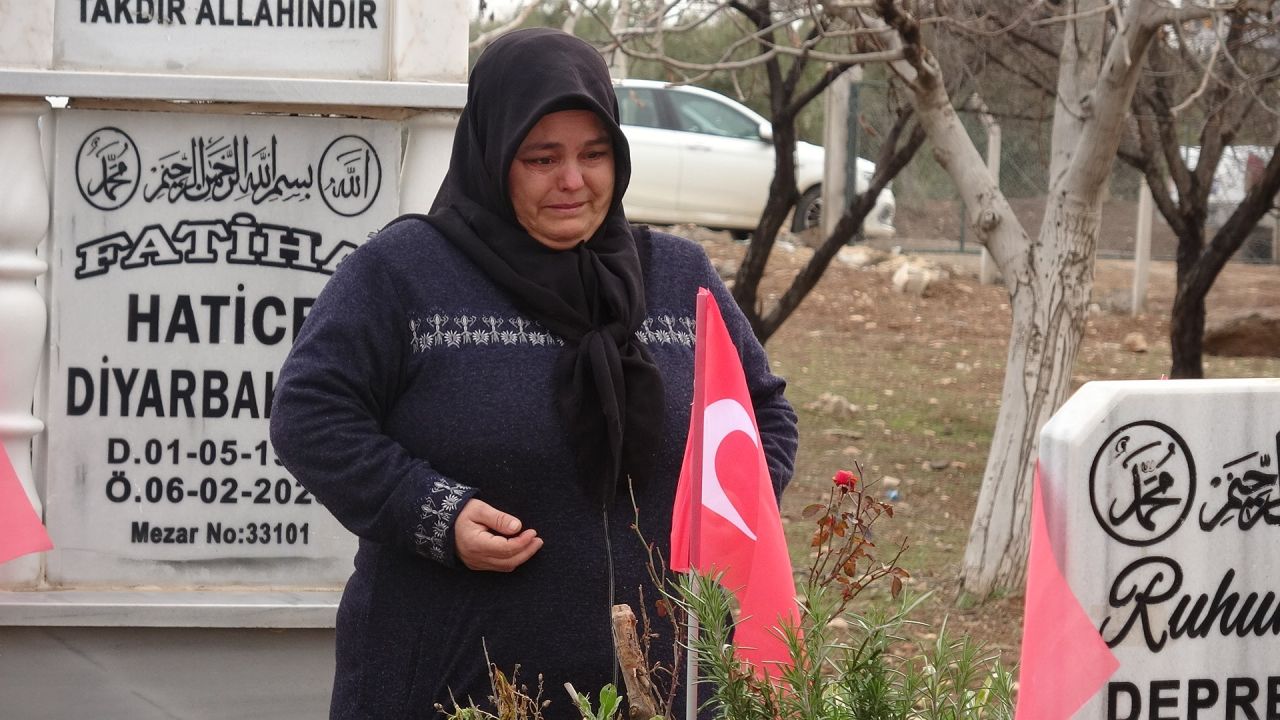 6 Şubat depreminin 3'üncü yılı: Mezarlıkta gözyaşları sel oldu.. 1