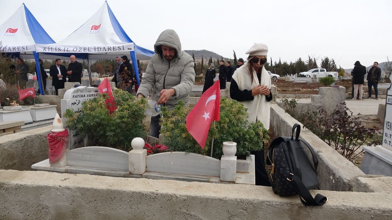 6 Şubat depreminin 3'üncü yılı: Mezarlıkta gözyaşları sel oldu.. 5