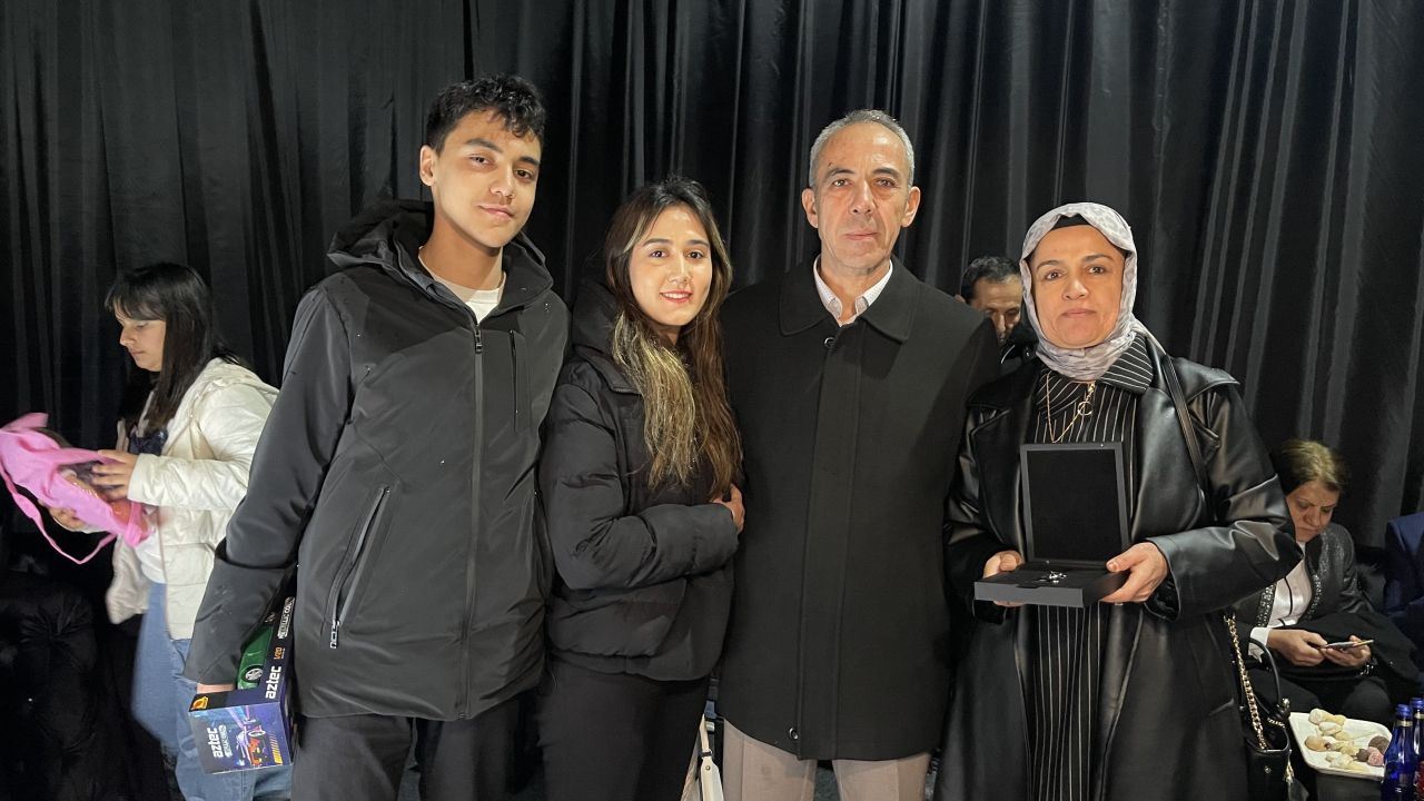 Osmaniyeli depremzedelerin yuvalarına kavuşma mutluluğu: “Allah Cumhurbaşkanımızı başımızdan eksik etmesin” 2