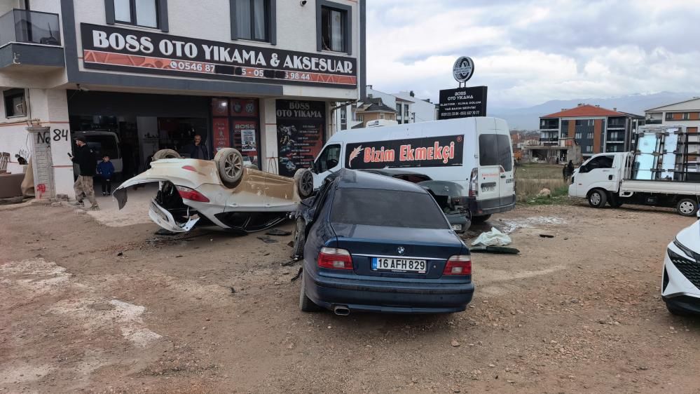 Ehliyetsiz sürücü dehşet saçtı: 8 öğrenci yaralandı 4