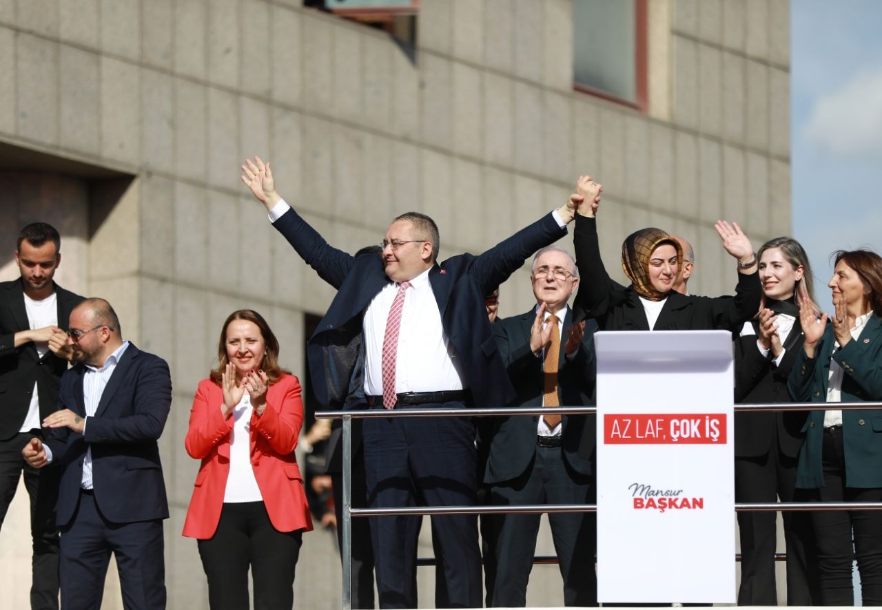 Siyaset kulisleri bu iddiaya kilitlendi: Bir belediye başkanı daha CHP’den AK Parti’ye geçmeye hazırlanıyor 8