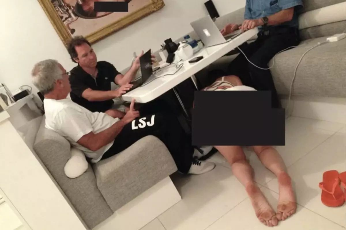 Epstein dosyasında yeni skandal! Dünyayı ayağa kaldıran kare: Masanın altındaki kadına ve duvardaki resme dikkat! 2