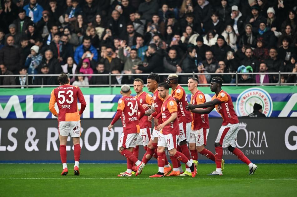 Yayıncı kuruluşun hakem yorumcusu Galatasaray'ın attığı gole ofsayt dedi! "Osimhen'in ayağı kaleciyi etkiliyor" 1